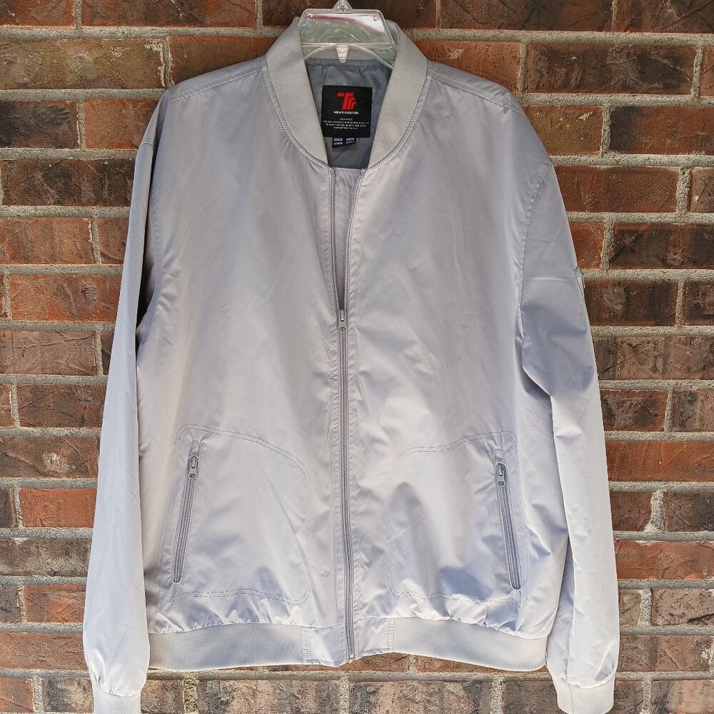 GET READY FOR SPRING with this MEN'S LIGHTWEIGHT GRAY ZIP-UP JACKET